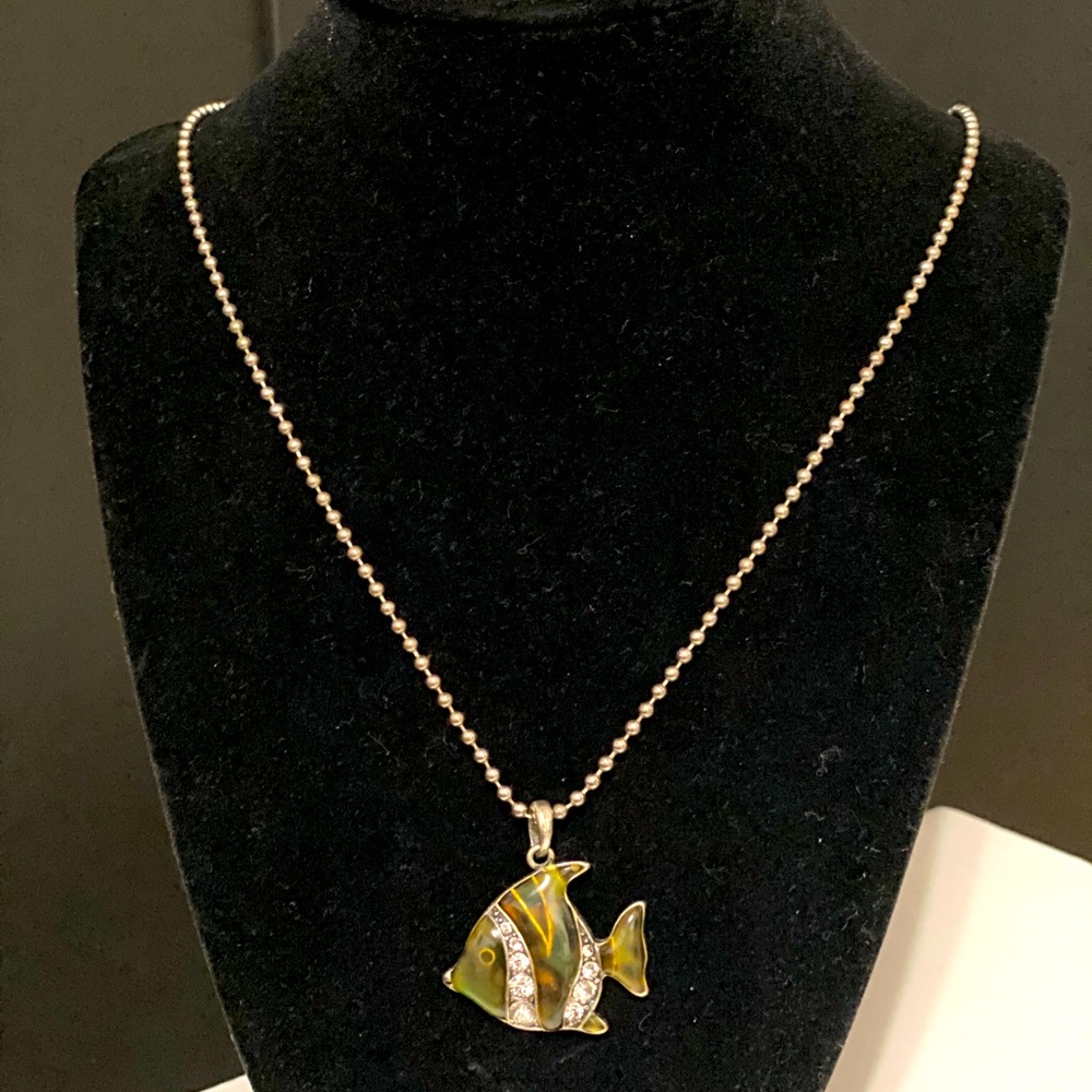 Mood changing fish necklace